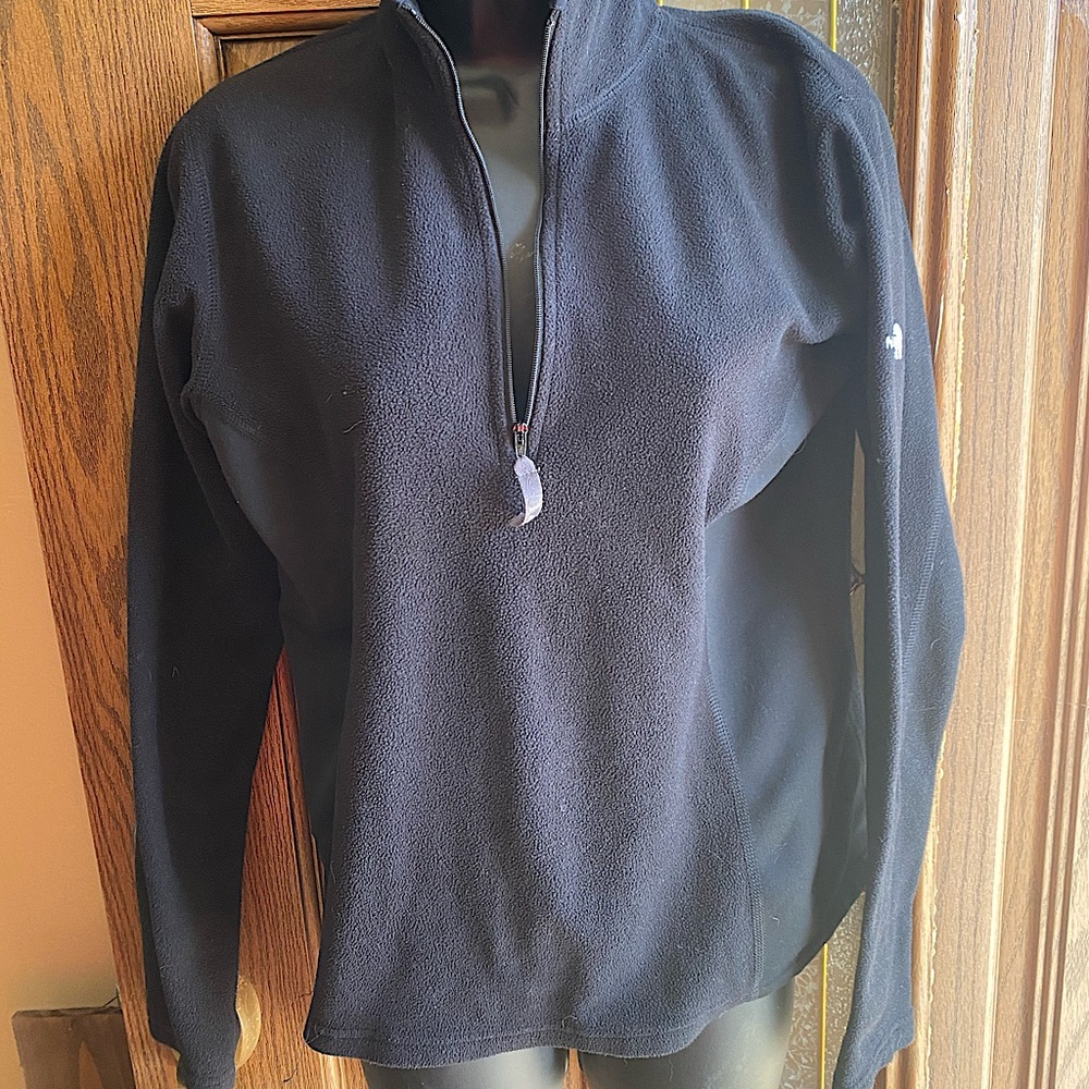 The north face women’s medium half zip pull over
